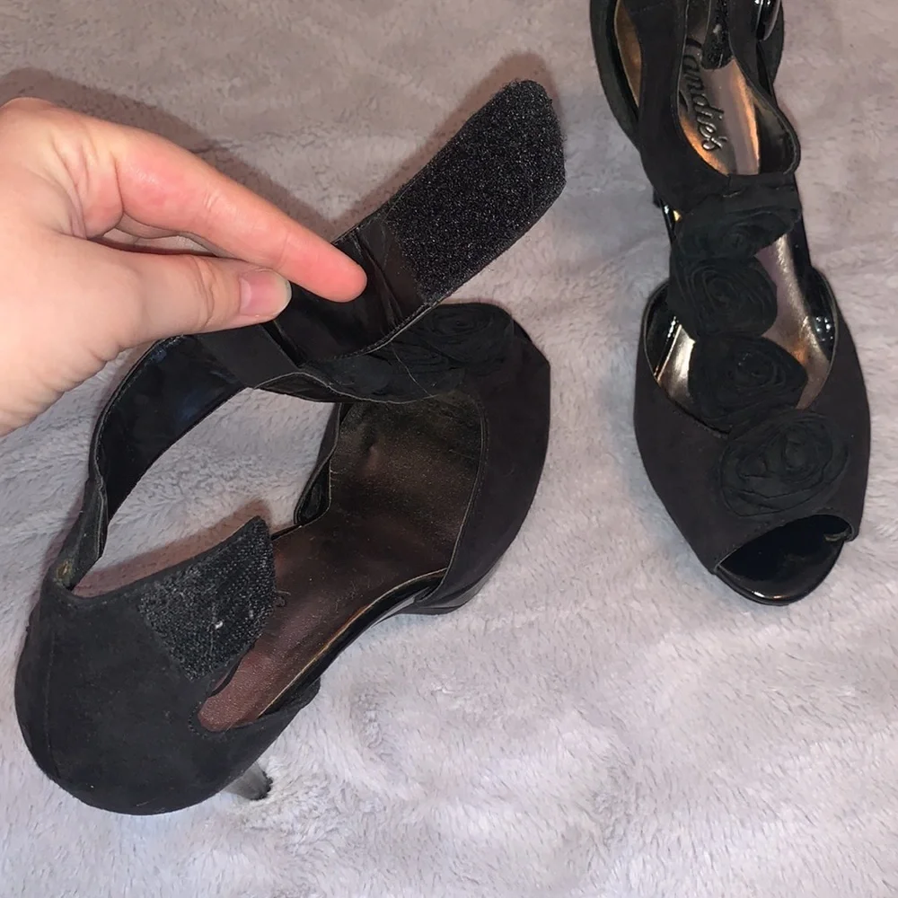Candies - Black Rose Heels - Picture 4 of 8